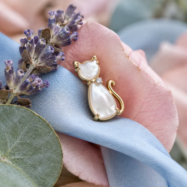 Summer Wedding Guest Jewelry: Wearing Cat Pieces Without Stealing the Show